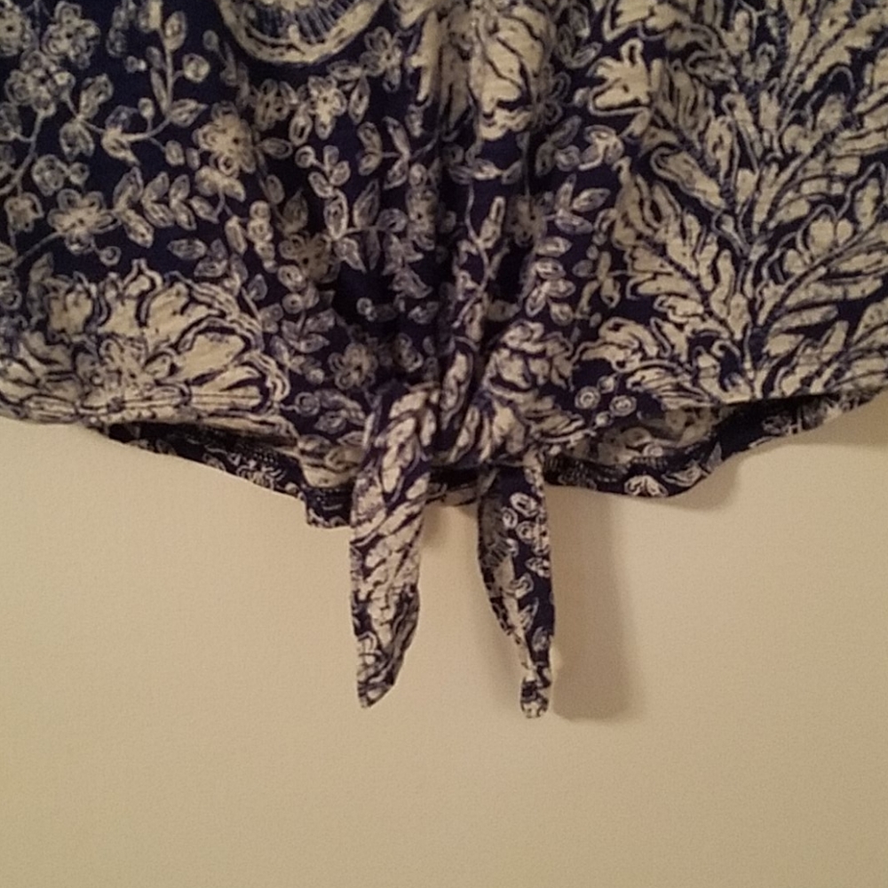 Top - Picture 2 of 3